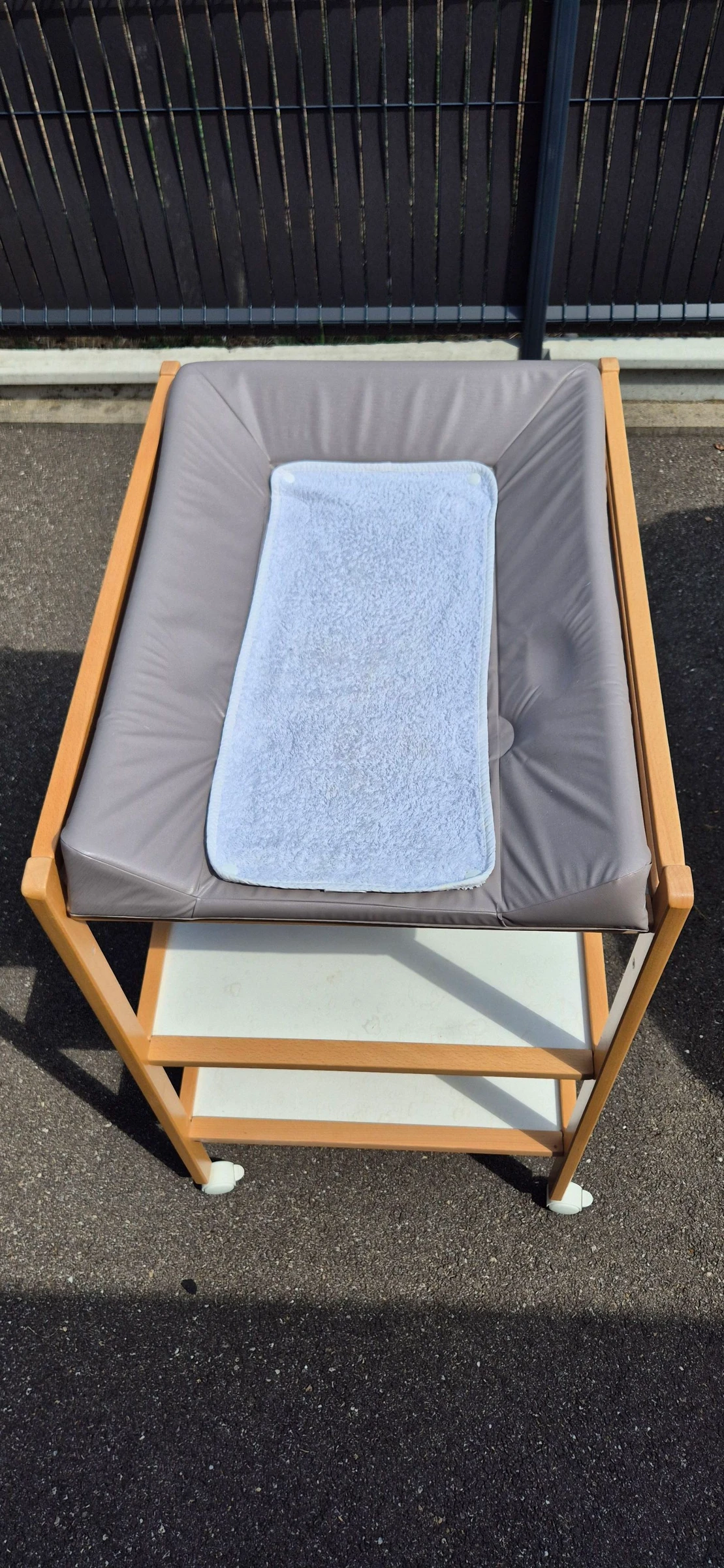Mesa de troca com rodas – photo 2